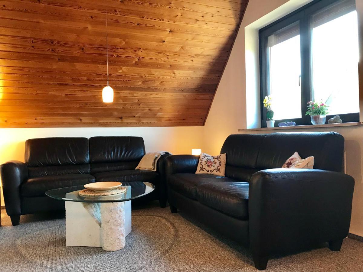 Mal Steinbock _ Ferienwohnung Anni Malente Buitenkant foto